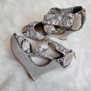 Falchi wedges size 8.5 snake print